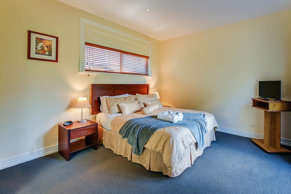 Waverley House Cottages เลคส์เอนทรานส์ ภายนอก รูปภาพ