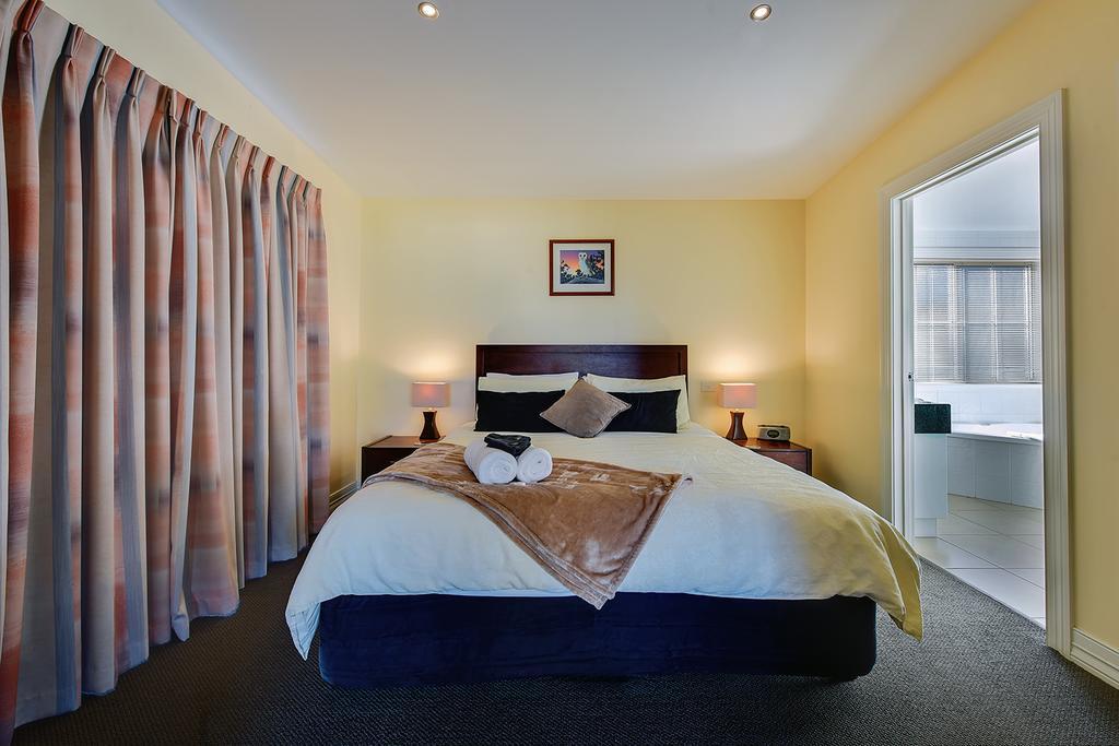 Waverley House Cottages เลคส์เอนทรานส์ ภายนอก รูปภาพ